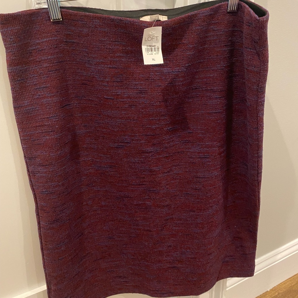 Burgundy stretch pencil skirt. Great for work